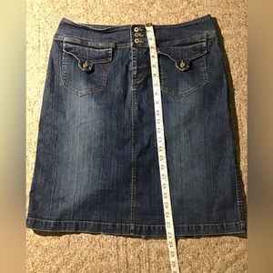 Women’s size 14 Carolina blues blue jeans denim skirt with front pockets